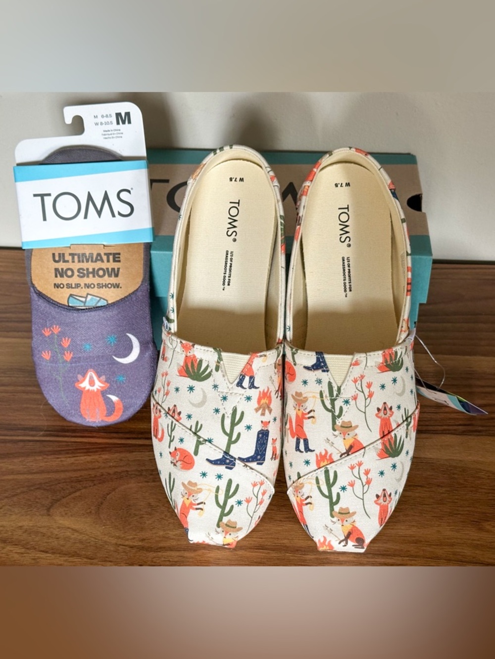 TOMS Alpargata Foxes Canvas with matching socks size 7.5 new in box